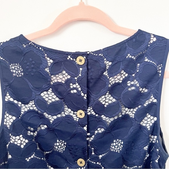 Lilly Pulitzer Navy Floral Lace Iona Shell Sleeveless Top Medium - Picture 6 of 8